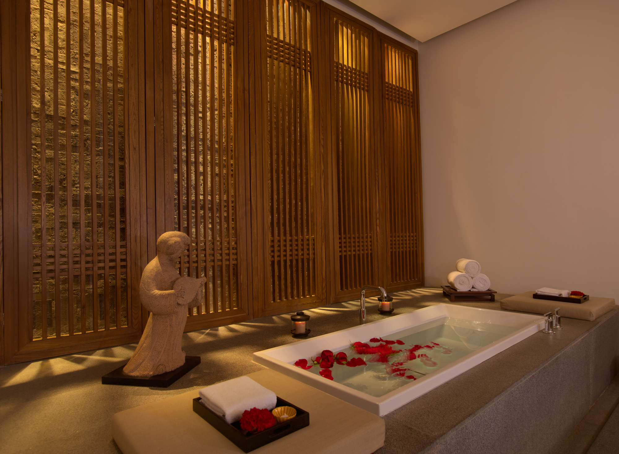 Spa Treatment Room - Swain Destinations