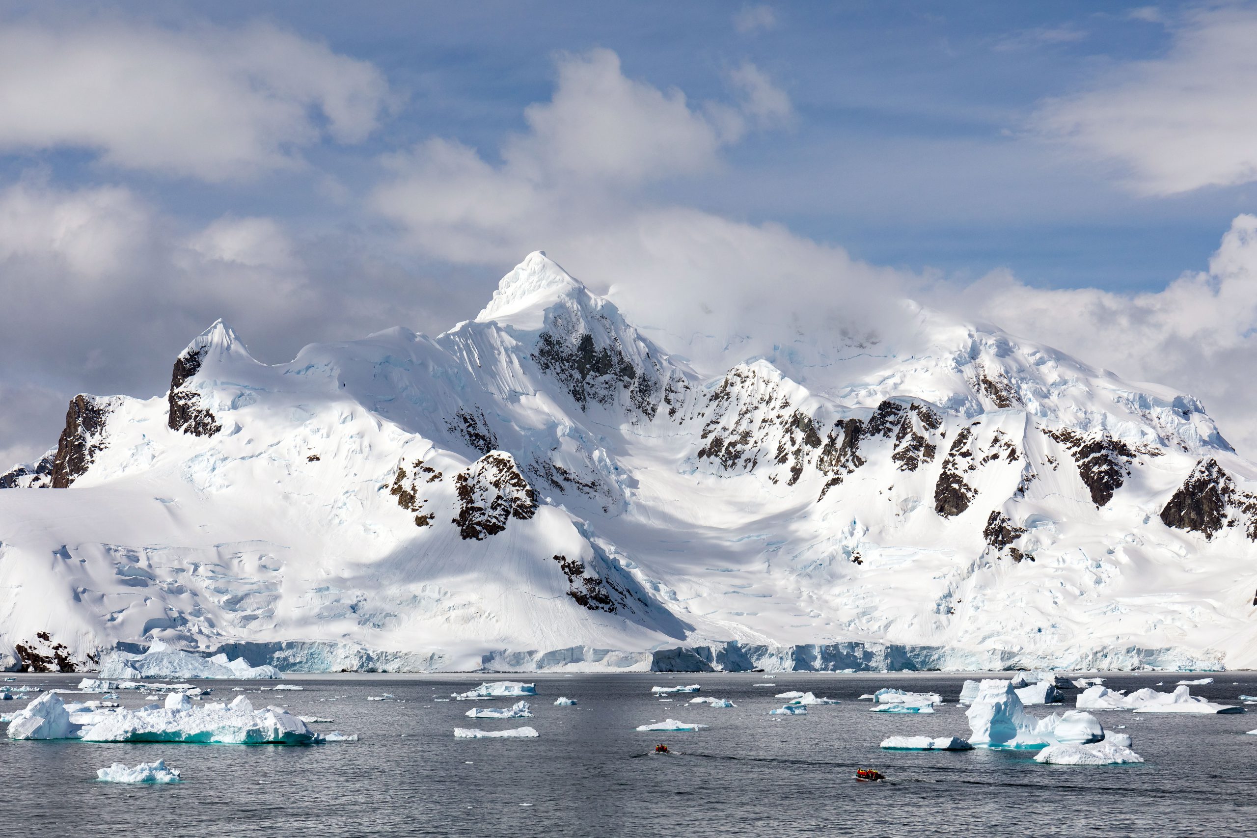 Tender-boat-excursion-melchior-island-antarctica-hgr-131074-photo Espen 